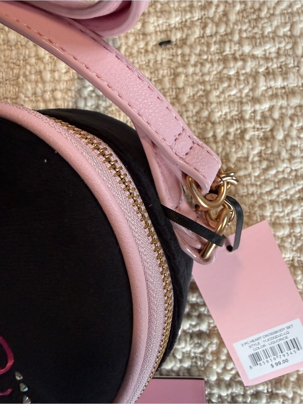 JUICY COUTURE Soft Liquorice 2 Pc Crossbody Heart Shaped Bag & Lip Gloss Duo 🖤 - Picture 7 of 12